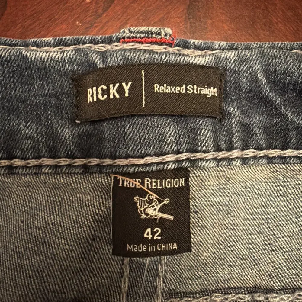 True Religion Ricky Mens Relaxed Straight Leg Blue Jeans Sz 42x33 Red Stitching